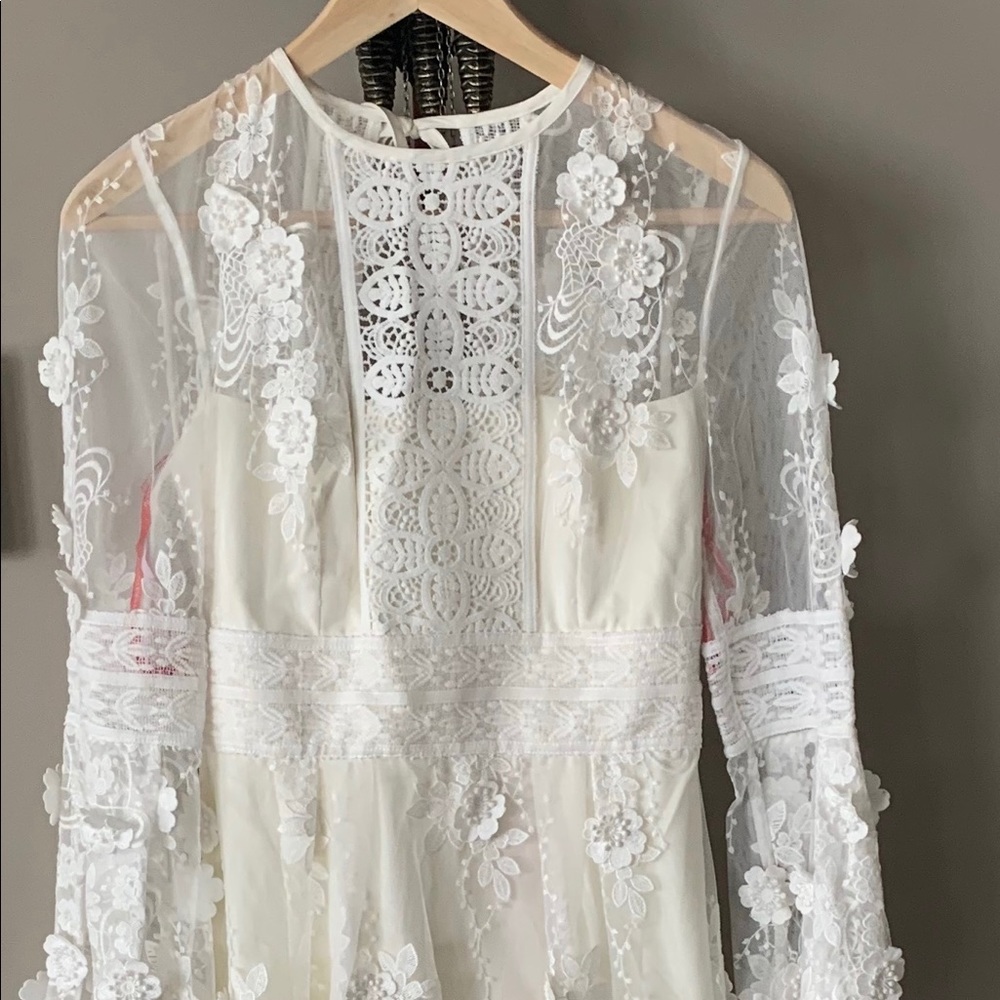 MONIQUE LHUILLIER | Gorgeous Ivory/White Dress